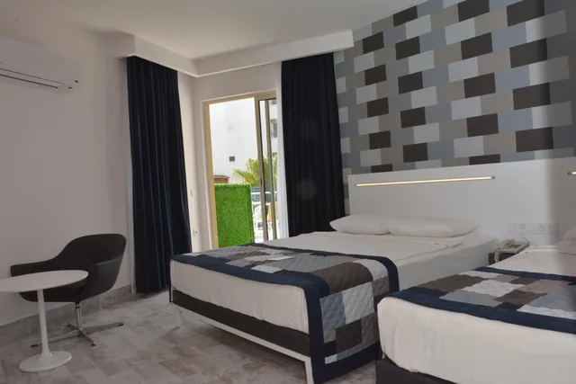 جناح جونيور بشرفة، White City Beach - Adults Only +16 3/6