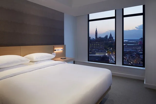 غرفة بسرير كينج لذوي الإعاقة، Andaz Ottawa Byward Market A Concept By Hyatt 1/7