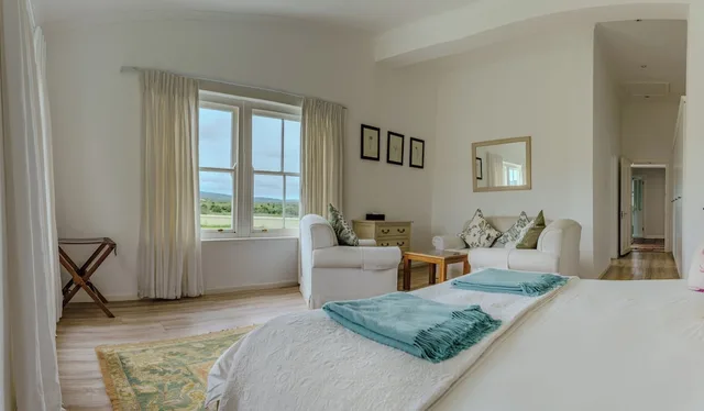 House, 1 Queen and 1 Single Bed, River Bend Lodge 3/9