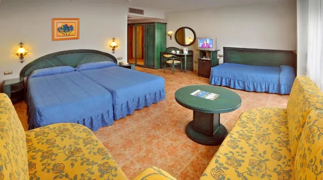غرفة قياسية ثلاثية بسرير فردي، Hotel Kaktus Albir 1/1