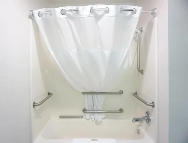 غرفة بسرير كوين لذوي الإعاقة، Travelodge by Wyndham Rapid City/Black Hills 3/3