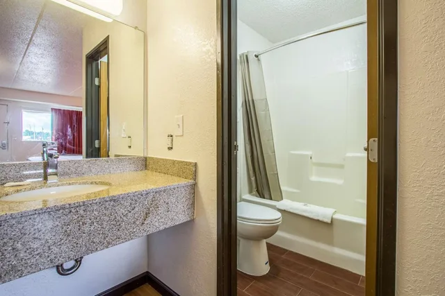 غرفة بسرير كوين لغير المدخنين، Motel6 Ashland, OH 9/10