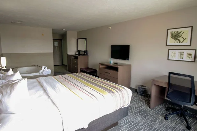Suite, King Bed, Jetted Tub, Accessible, Country Inn and Suites by Radisson Council Bluffs IA 3/9