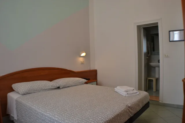 Room, Queen Bed, Hotel Villa Caterina 5/10