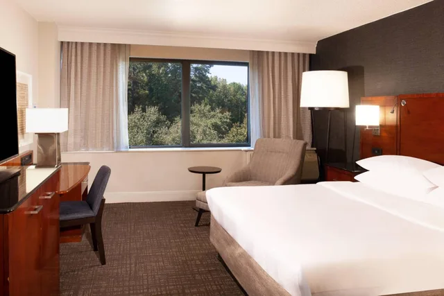 غرفة بسرير كينج، Marriott Research Triangle Park 13/20