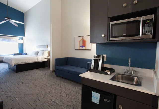 Suite, King Bed, Extra Floor Space، Holiday Inn Express Hotel Suites Logan 1/1