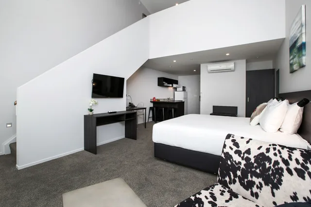 Mezzanine, 2 Bedrooms, Double or Twin Bed، The Metrotel Motel 1/3