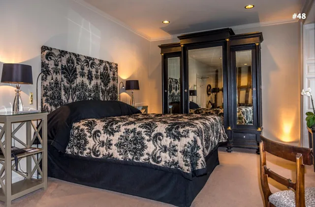 جناح جونيور، The George Hotel of Stamford 3/3