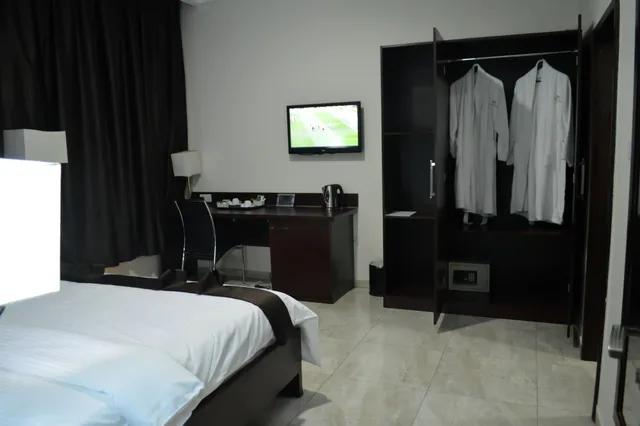 غرفة قياسية بسرير كينج بإطلالة على المسبح، De Santos Hotel 5/10
