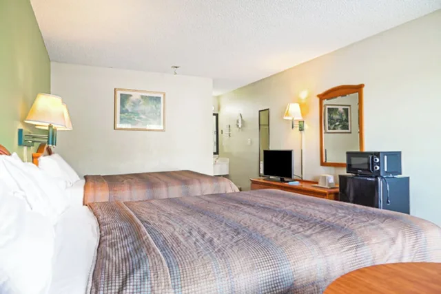 غرفة بسريرين كوين للمدخنين، Economy Inn by OYO Ashburn I-75 4/6