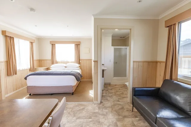 استوديو عائلي بسرير كوين وأسرّة بطابقين، NRMA Halls Gap Holiday Park 1/5