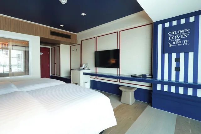 Cruise, Cabin, Twin Beds, Partial Sea View، The Cruise Hotel 4/7