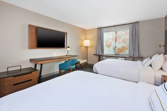 غرفة بسريرين كوين لذوي الإعاقة، Fairfield Inn & Suites By Marriott Kalamazoo 1/3