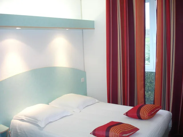 غرفة قياسية بسرير مزدوج، Agape Hotel Niort- Bessines 3/9