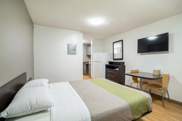 غرفة ديلوكس بسرير كوين بمطبخ صغير للمدخنين، Studio 6 Extended Stay - Augusta, GA - Fort Gordon 1/10