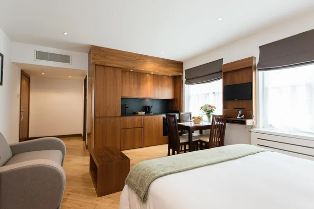Executive, Studio, Double Bed, Presidential Apartments - Kensington 7/10