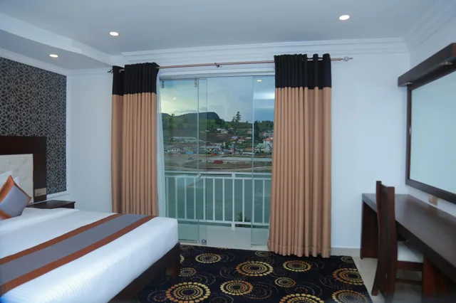 غرفة ديلوكس بسرير مزدوج بإطلالة على البحيرة، Galaxy Grand Hotel 2/2