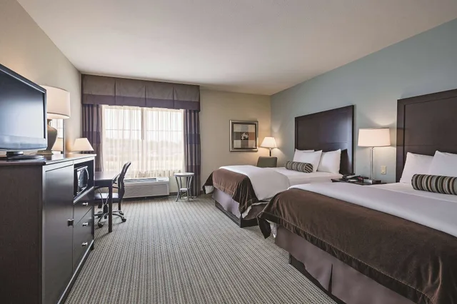 غرفة بسريرين كوين، La Quinta Inn and Suites by Wyndham DFW Airport West - Euless 4/6