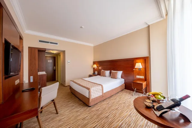 غرفة قياسية بسرير مزدوج أو سريرين منفصلين بإطلالة على البحر، Salamis Bay Conti Resort and Casino 2/8