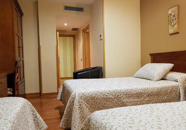 غرفة ثلاثية، Hotel Reina Isabel 4/7