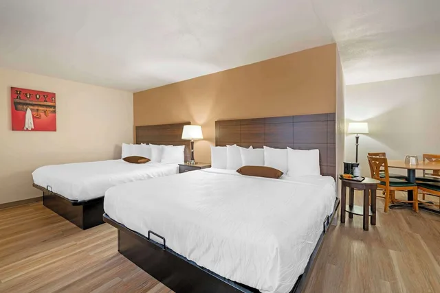 Standard, 2 King Beds, Sofa, Large, Best Western Green Bay Inn Conference Center 1/2
