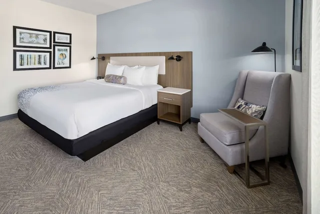غرفة بسرير كينج، La Quinta Inn & Suites by Wyndham Locust Grove 5/10