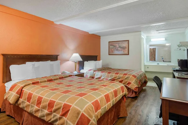 غرفة بسريرين مزدوجين، Rodeway Inn Auburn Hills - Detroit 2/4