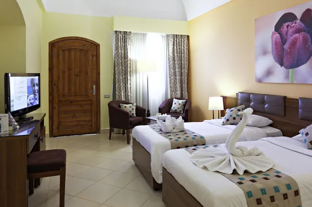 غرفة بريميوم بسريرين منفصلين، Three Corners Rihana Resort 4/8