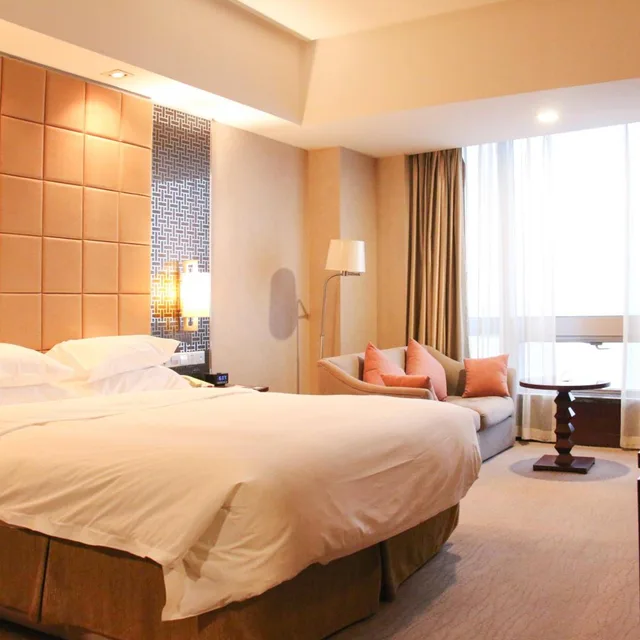 غرفة ديلوكس بسرير كينج بإطلالة على البحر للمدخنين، Crowne Plaza Yantai Seaview 2/7