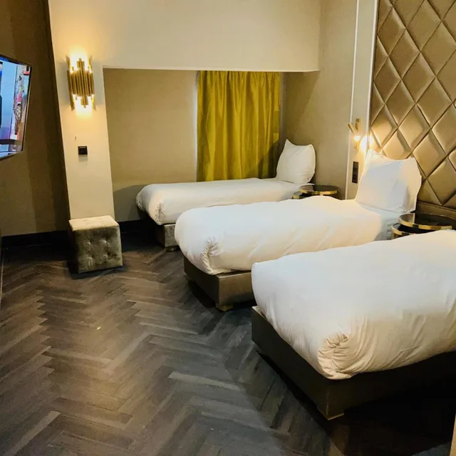 غرفة قياسية ثلاثية، G Hotel 1/4