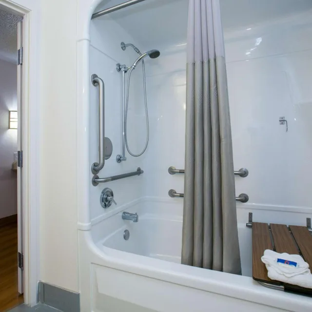جناح بسرير كوين، Motel6 Brooklyn Center, MN - Minneapolis 7/7