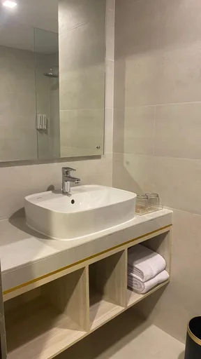 غرفة تنفيذية بسريرين منفصلين، Lynn Hotel Tuban 2/3