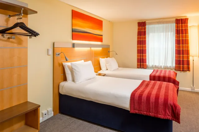 غرفة قياسية بسريرين منفصلين لذوي الإعاقة، Holiday Inn Express London - Swiss Cottage 1/1