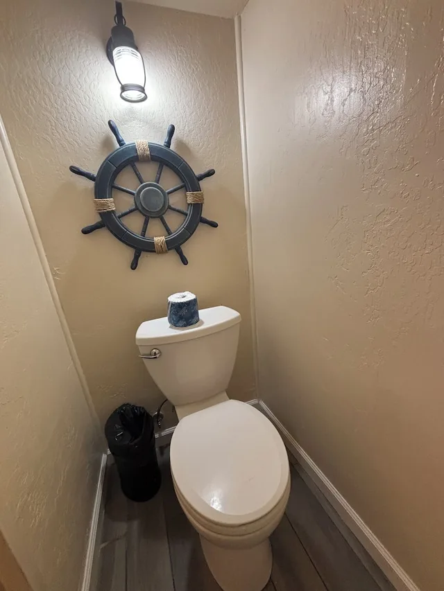 Room, Queen and Twin Beds, River Front, Sofa, Ground Floor، Capitola Venetian Hotel 7/7