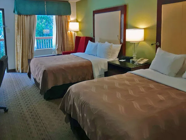 غرفة قياسية بسريرين مزدوجين، Quality Inn Morganton Southeast 1/2