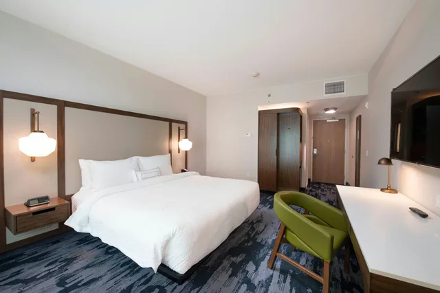 Guest Room, King Bed, Fairfield By Marriott Edmonton International Airport 11/14