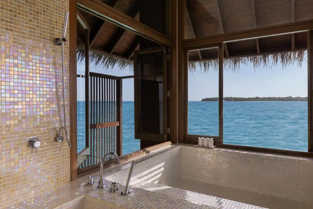 TWO BEDROOM GRAND WATER VILLA WITH POOL -Transfer Included Seaplane، Conrad Maldives Rangali Island 6/6