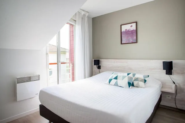 Upgrade, Double Bed، Comfort Aparthotel Nantes La Beaujoire 2/2