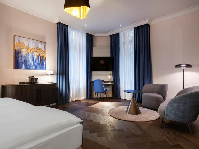 غرفة غراند ديلوكس بسرير كينج، STEIGENBERGER FRANKFURTER HOF 2/4