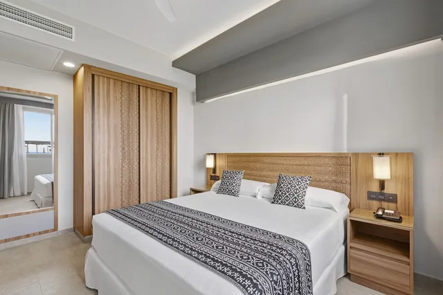 غرفة عائلية بسرير كينج مع أريكة، Hotel Riu Palace Santa Maria - All Inclusive 2/3