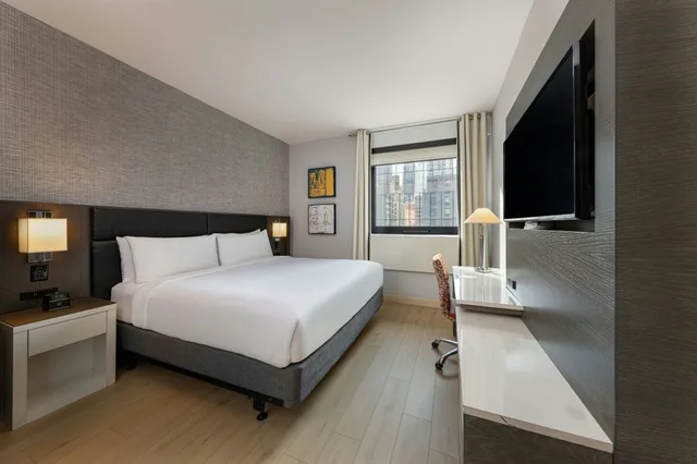 غرفة بسرير كينج، Four Points By Sheraton Manhattan Midtown West 2/4