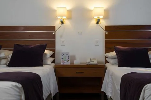 Master, 2 Queen Beds، Saint George Hotel 5/7