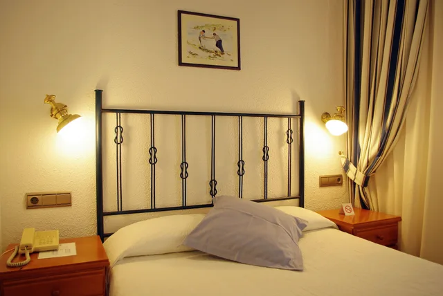 غرفة داخلية مفردة بسرير فردي، Llafranch Hotel 5/9
