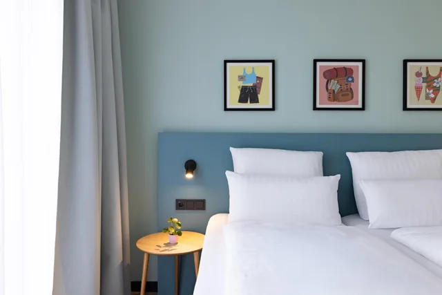 غرفة كومفورت بسرير كوين، Garner Hotel Frankfurt - Main Station 10/10