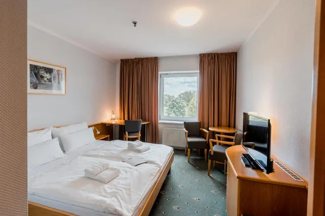 غرفة بسرير مزدوج أو سريرين منفصلين، BEST WESTERN HOTEL PRACHARNA 4/10
