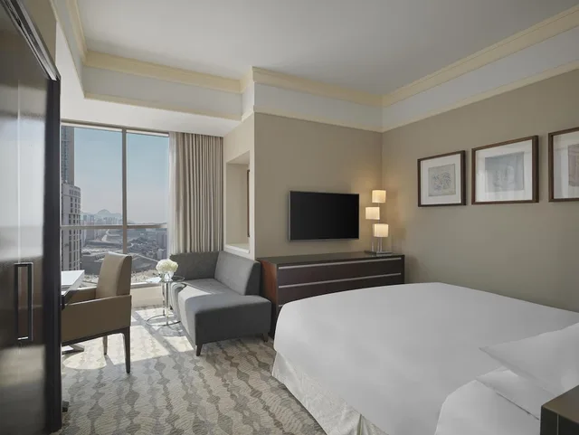 Room, King Bed, Partial Haram View، فندق جبل عمر هيلتون(Jabal Omar Hyatt Regency Makkah) 2/7