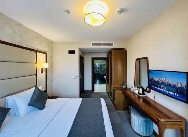 غرفة ديلوكس بسرير كينج وسرير كوين بإطلالة على المدينة، Istanbul Midpoint Hotel 2/10
