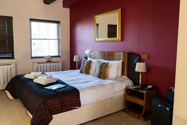 Deluxe, Suite, St Giles House Hotel 5/10