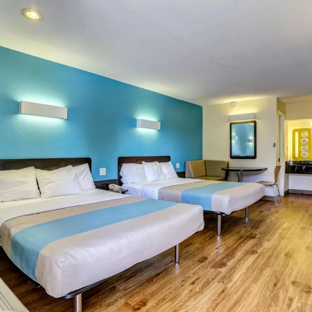 غرفة بسريرين كوين للمدخنين، Motel6 Dickson, TN 2/10