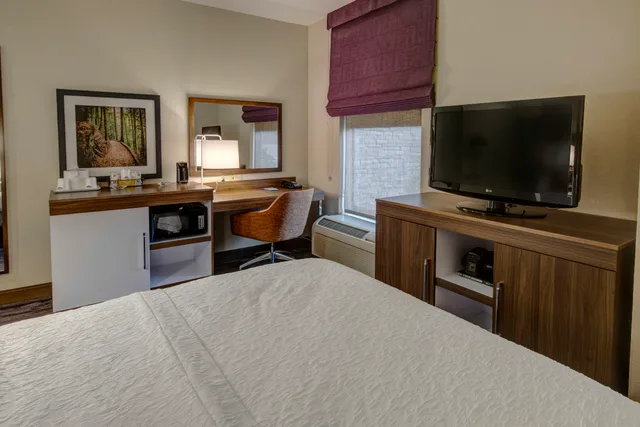 غرفة بسرير كوين للمدخنين، Hampton Inn Arkadelphia 2/2